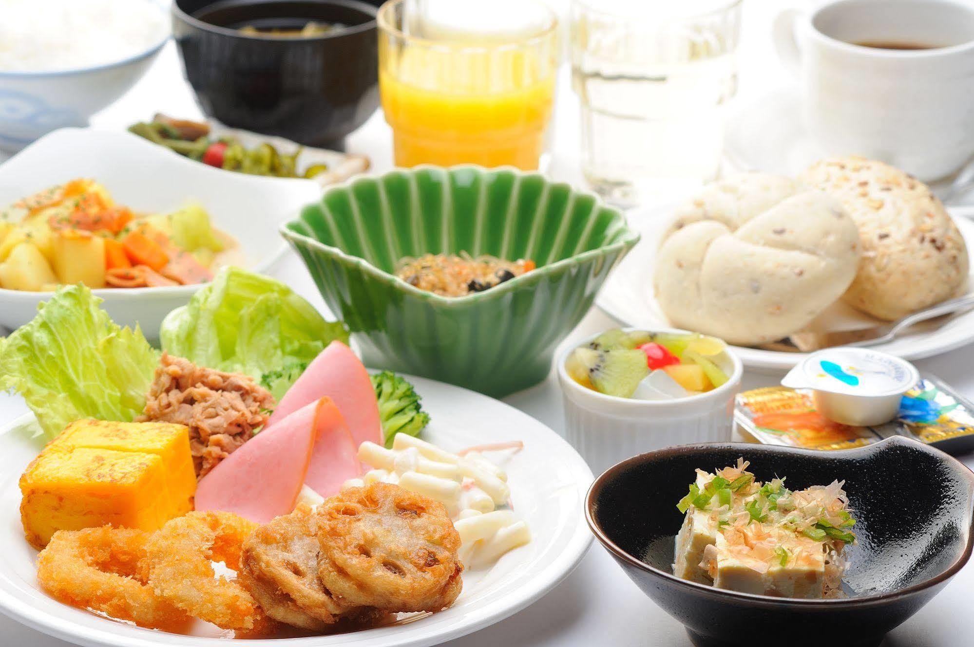 Hotel Route-Inn Saku Minami Inter Екстер'єр фото